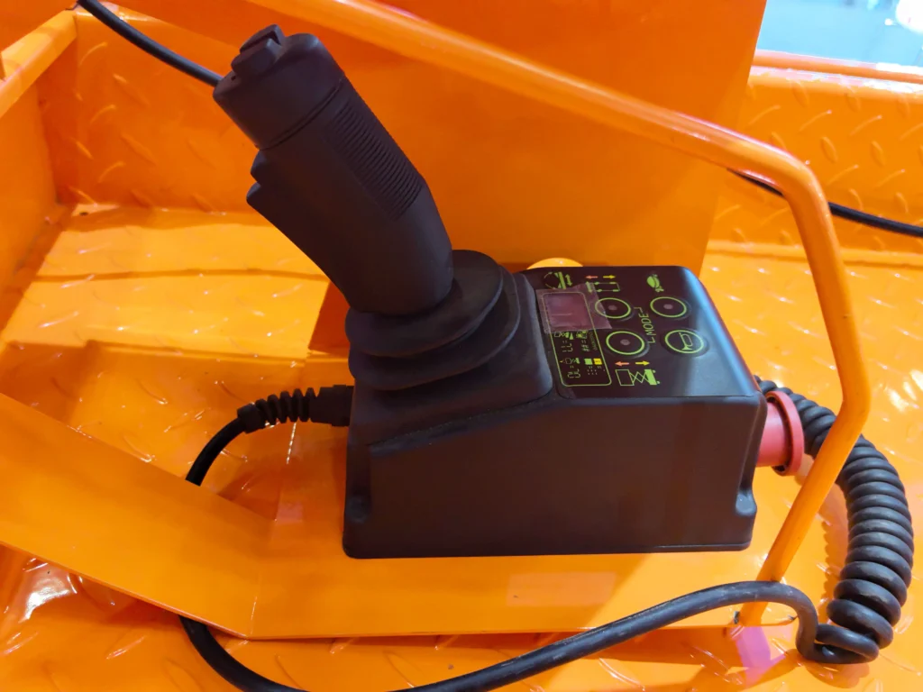 how-to-operate-scissor-lift-controls